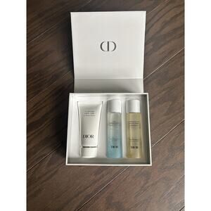 Indulge in the luxury of Dior skincare with this Cleansing Set
